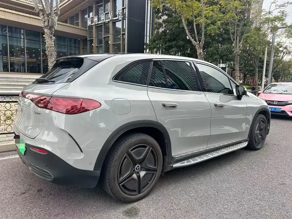 Mercedes-Benz EQE SUV — фото 4