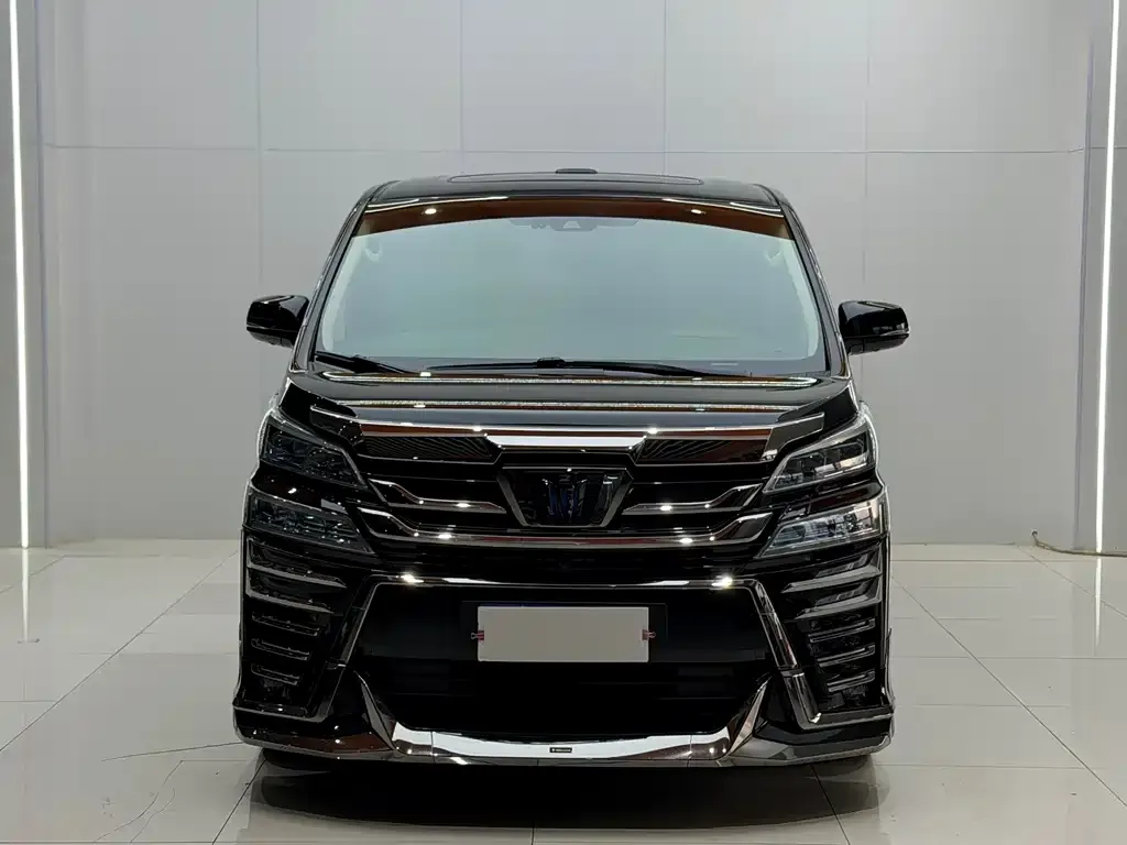 Toyota Vellfire — фото 1
