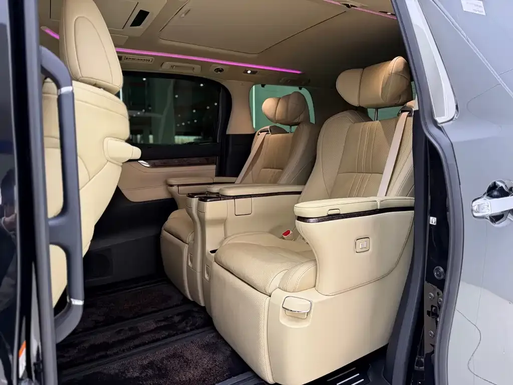 Toyota Vellfire — фото 9