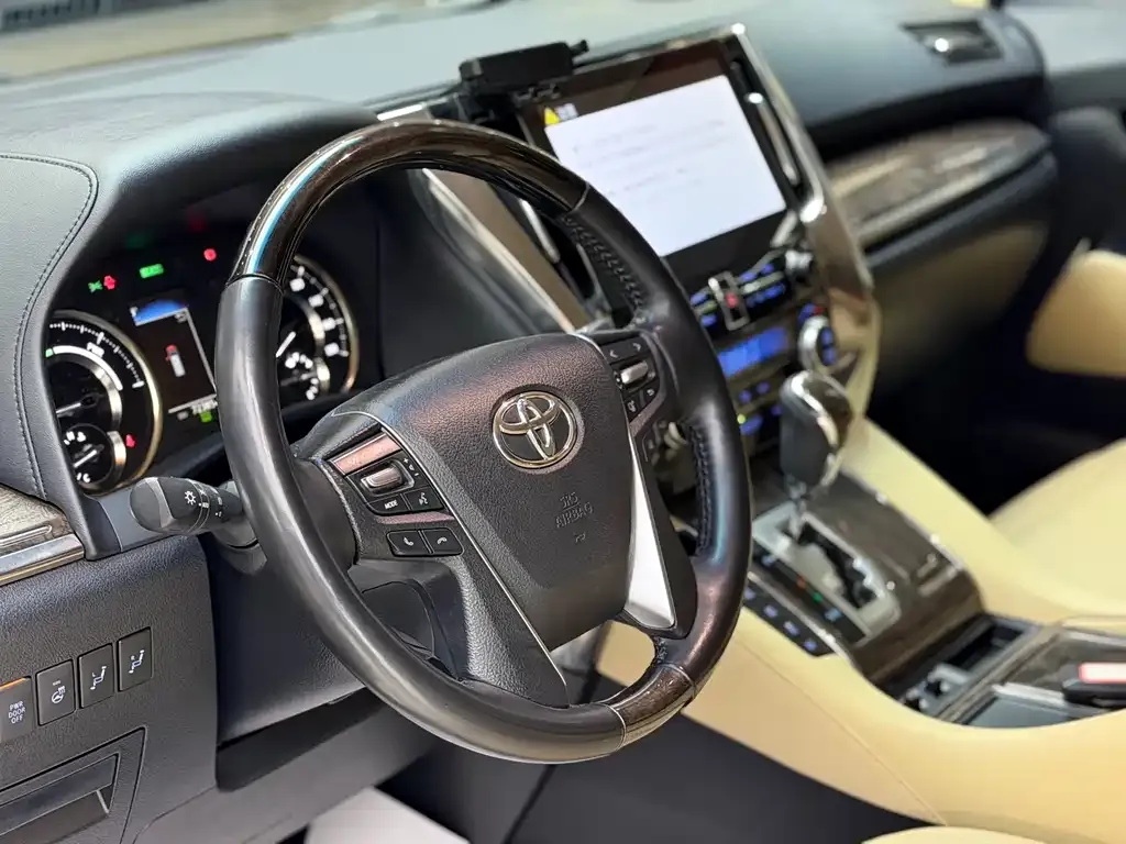 Toyota Vellfire — фото 6