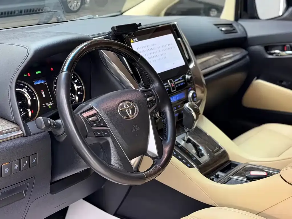 Toyota Vellfire — фото 7