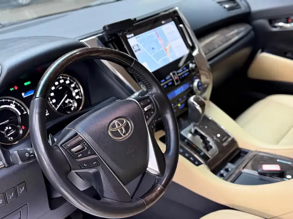Toyota Vellfire — фото 5