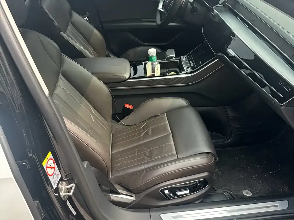 Audi A8 2023 из CN, фото 3