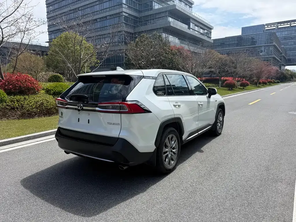 Toyota Wildlander — фото 10