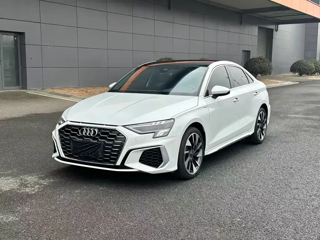 Audi A3 — фото 1