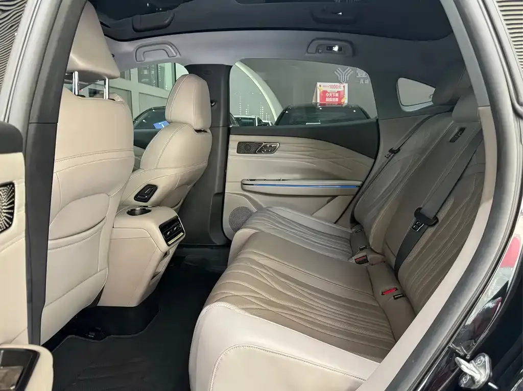 Geely Galaxy Xingyao 8 2025 из CN, фото 3
