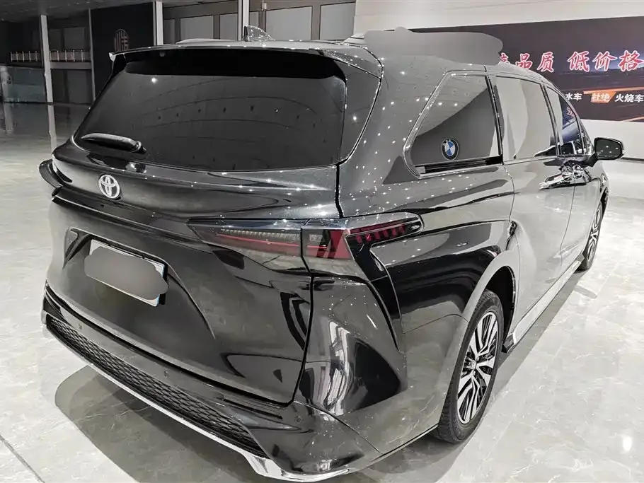 Toyota Granvia — фото 8