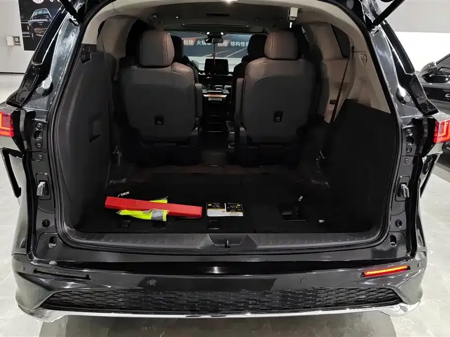 Toyota Granvia — фото 6