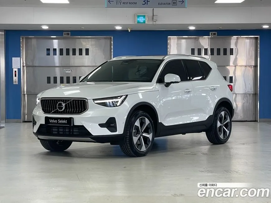 Volvo XC40 — фото 1