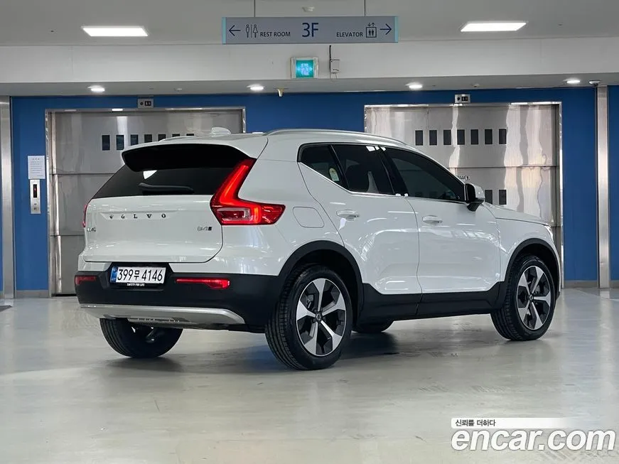 Volvo XC40 — фото 6