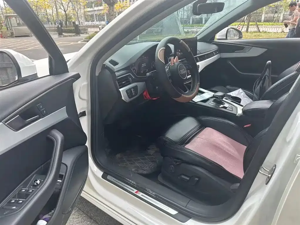 Audi A4L 2021 из CN, фото 9