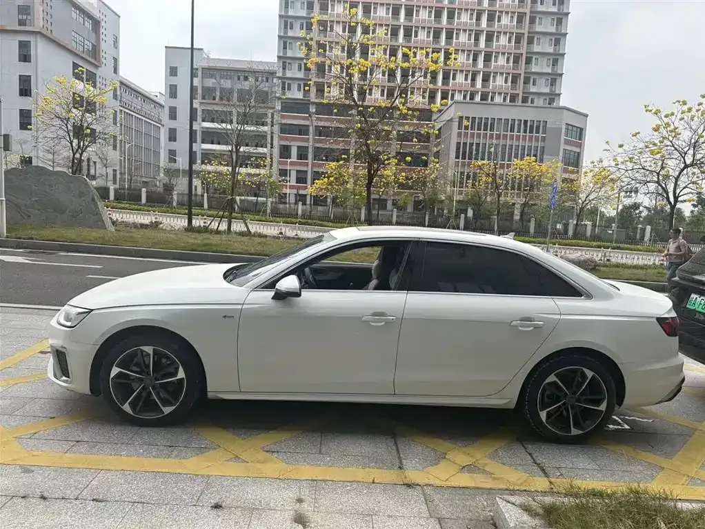 Audi A4L 2021 из CN, фото 7