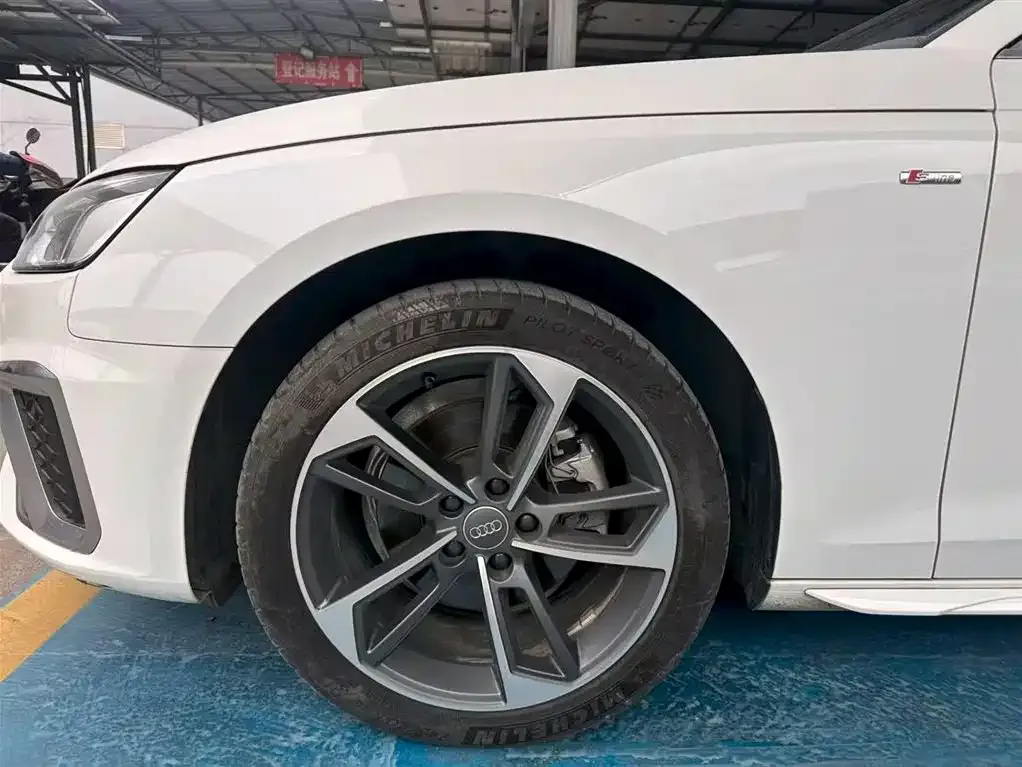Audi A4L 2021 из CN, фото 4