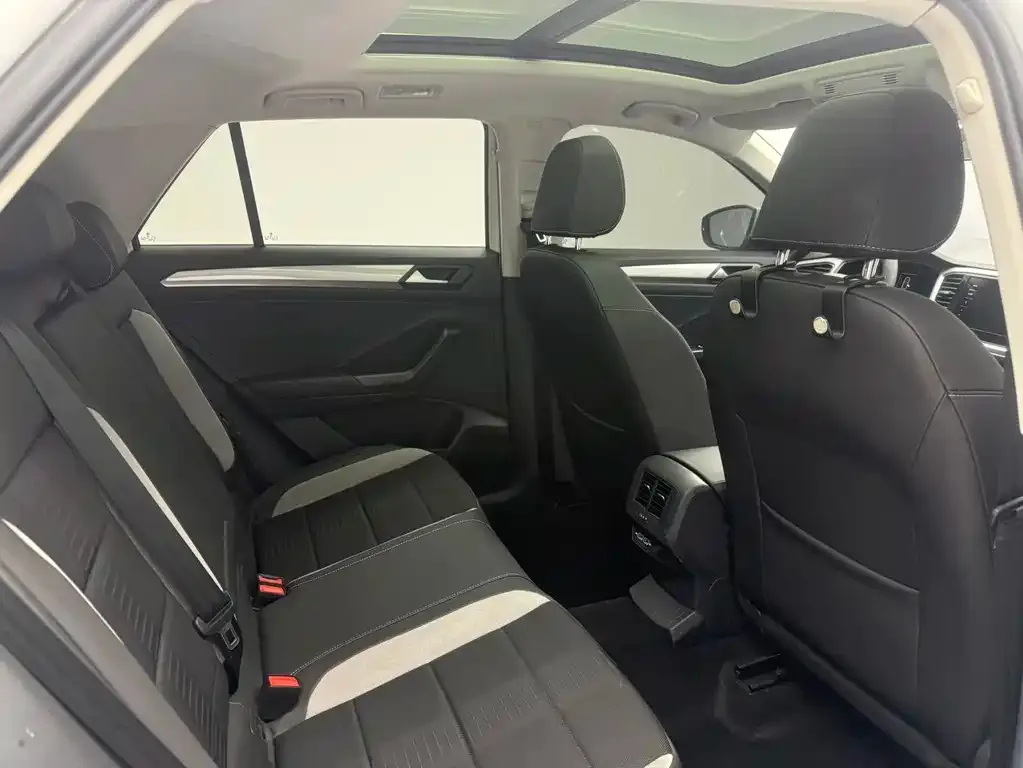 Volkswagen T-Roc 2023 из CN, фото 7