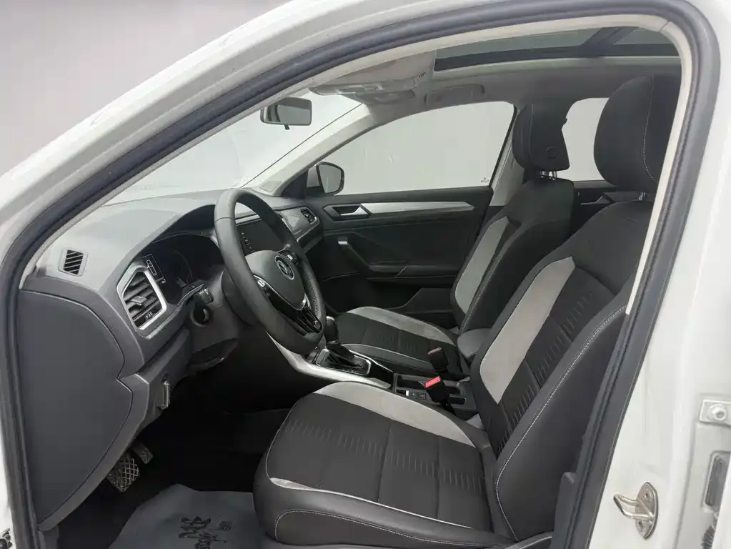 Volkswagen T-Roc 2023 из CN, фото 2