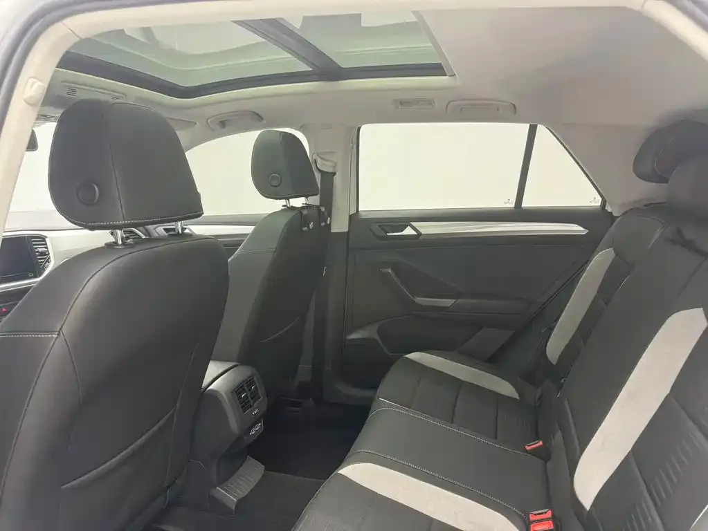 Volkswagen T-Roc 2023 из CN, фото 3