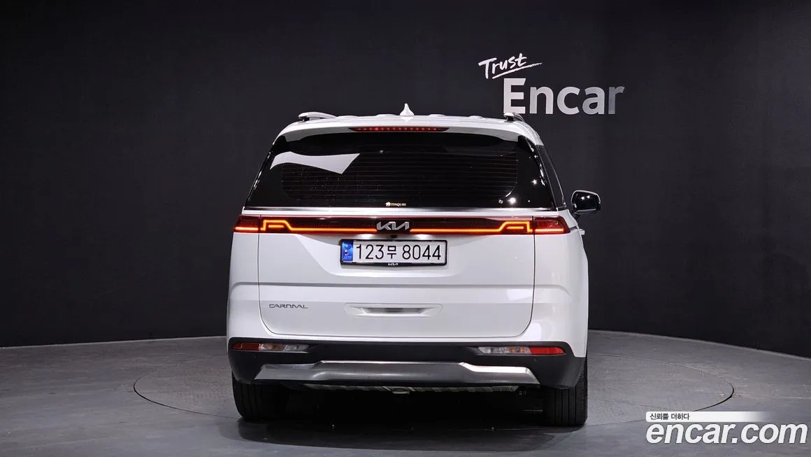 Kia Carnival — фото 10
