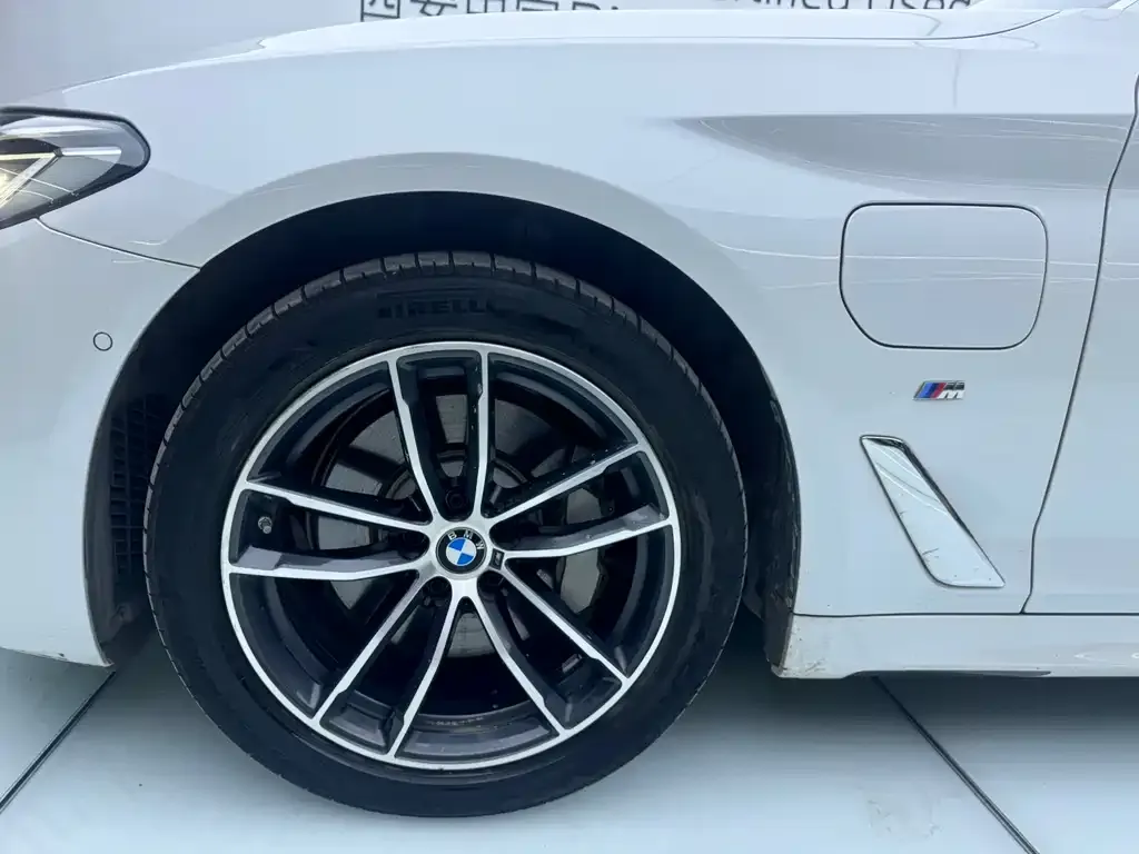 BMW 5 Series New Energy — фото 2