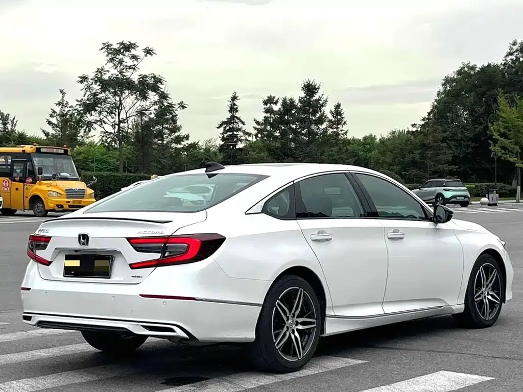 Honda Accord — фото 9