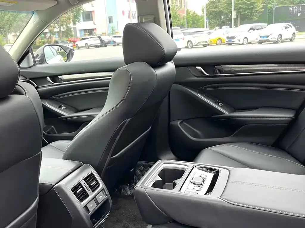 Honda Accord — фото 10