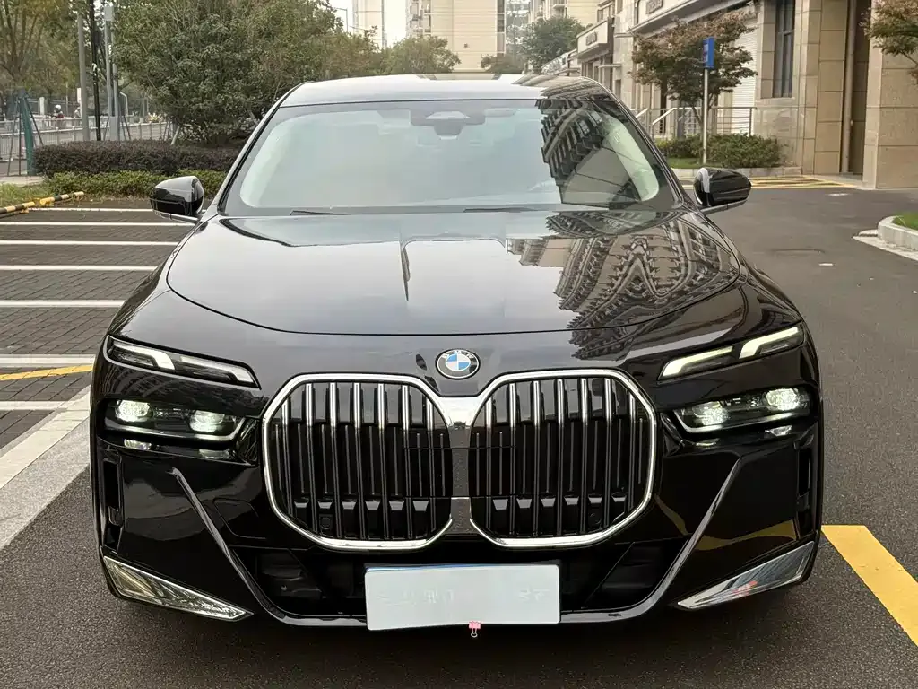 BMW 7 Series — фото 2