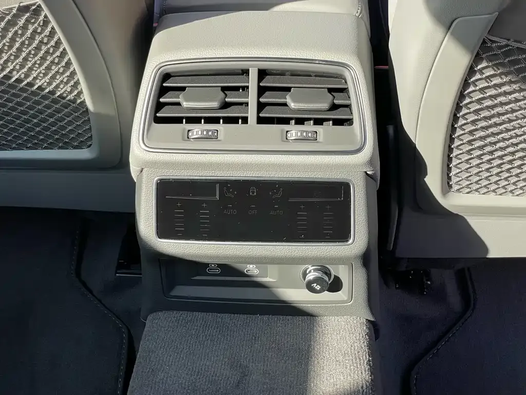 Audi A6L 2025 из CN, фото 3