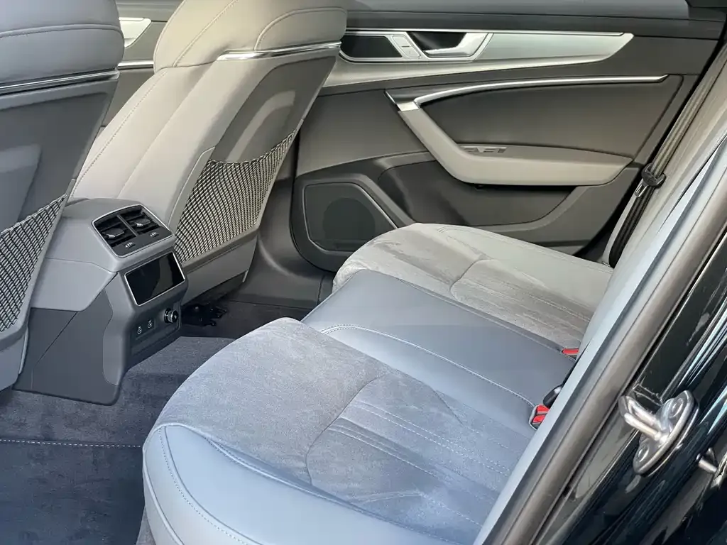 Audi A6L 2025 из CN, фото 6