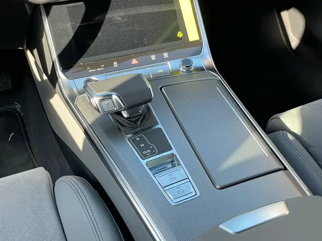 Audi A6L 2025 из CN, фото 2