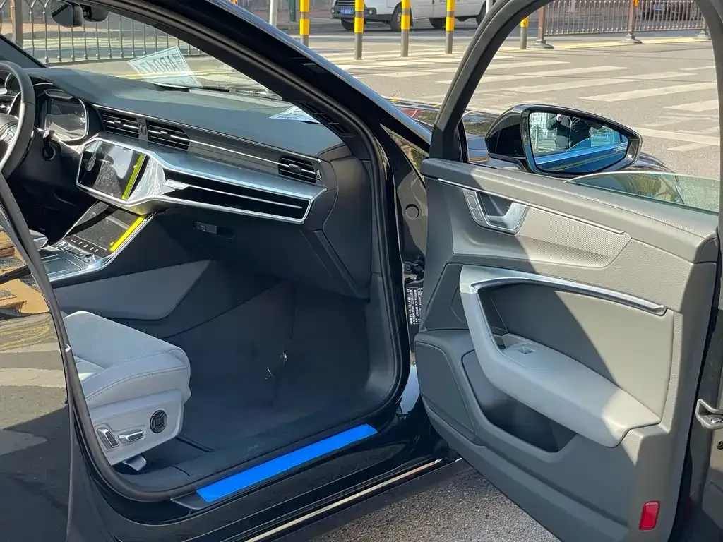 Audi A6L 2025 из CN, фото 4