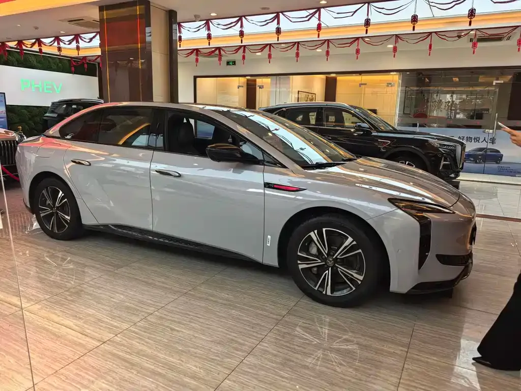 Hongqi EH7 — фото 2