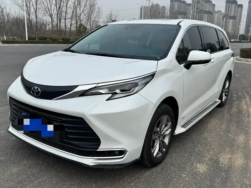 Toyota Sienna — фото 1