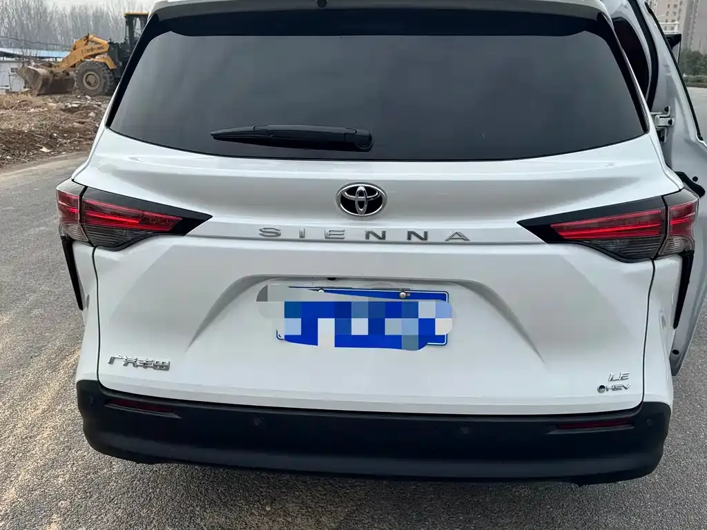 Toyota Sienna — фото 2