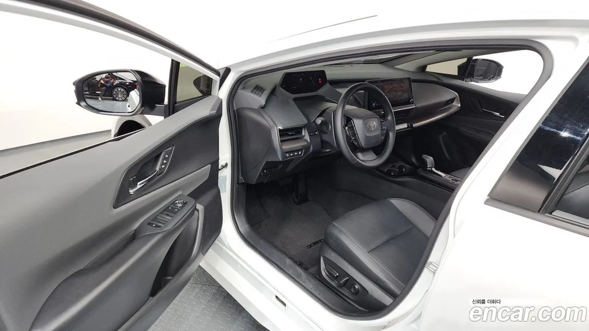 Toyota Prius 2024 из KR, фото 9