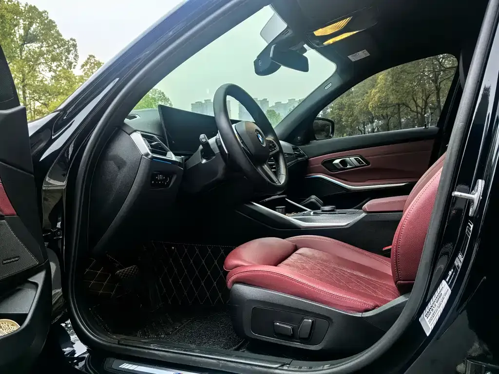 BMW 3 Series 2024 из CN, фото 2