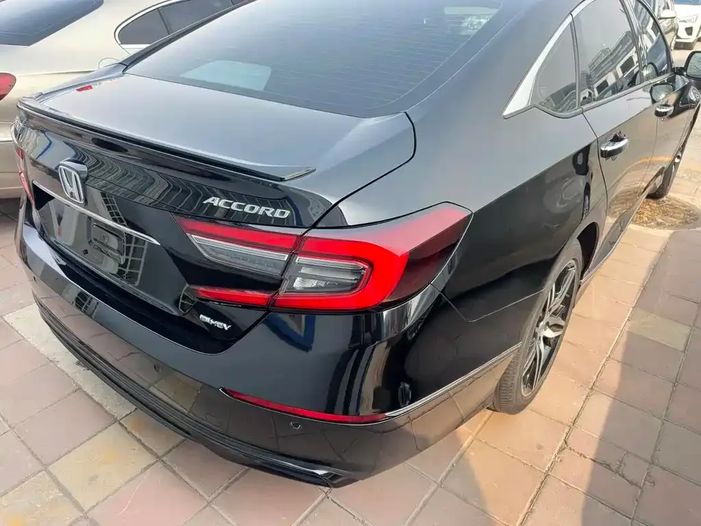 Honda Accord — фото 10