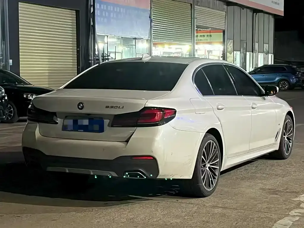 BMW 5 Series — фото 4