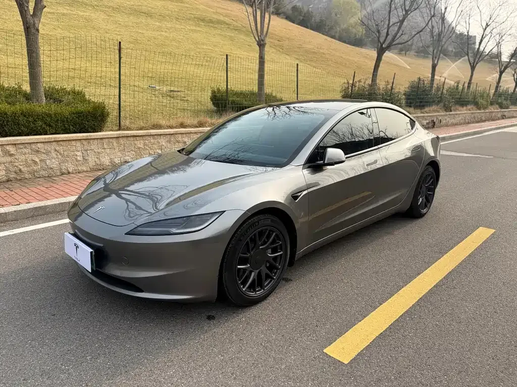 Tesla Model 3 — фото 1