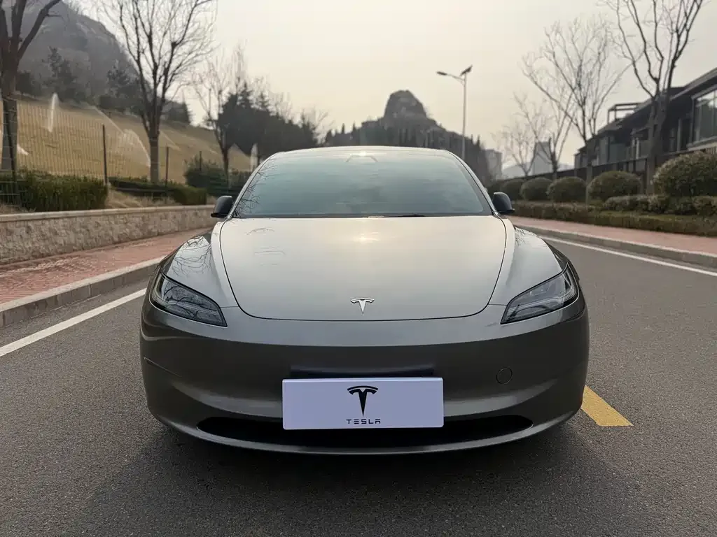 Tesla Model 3 — фото 7