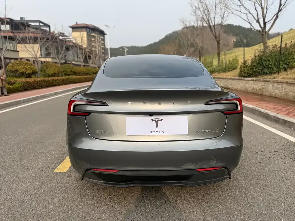 Tesla Model 3 — фото 2