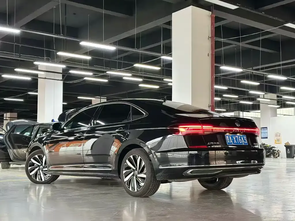 Volkswagen Passat — фото 6