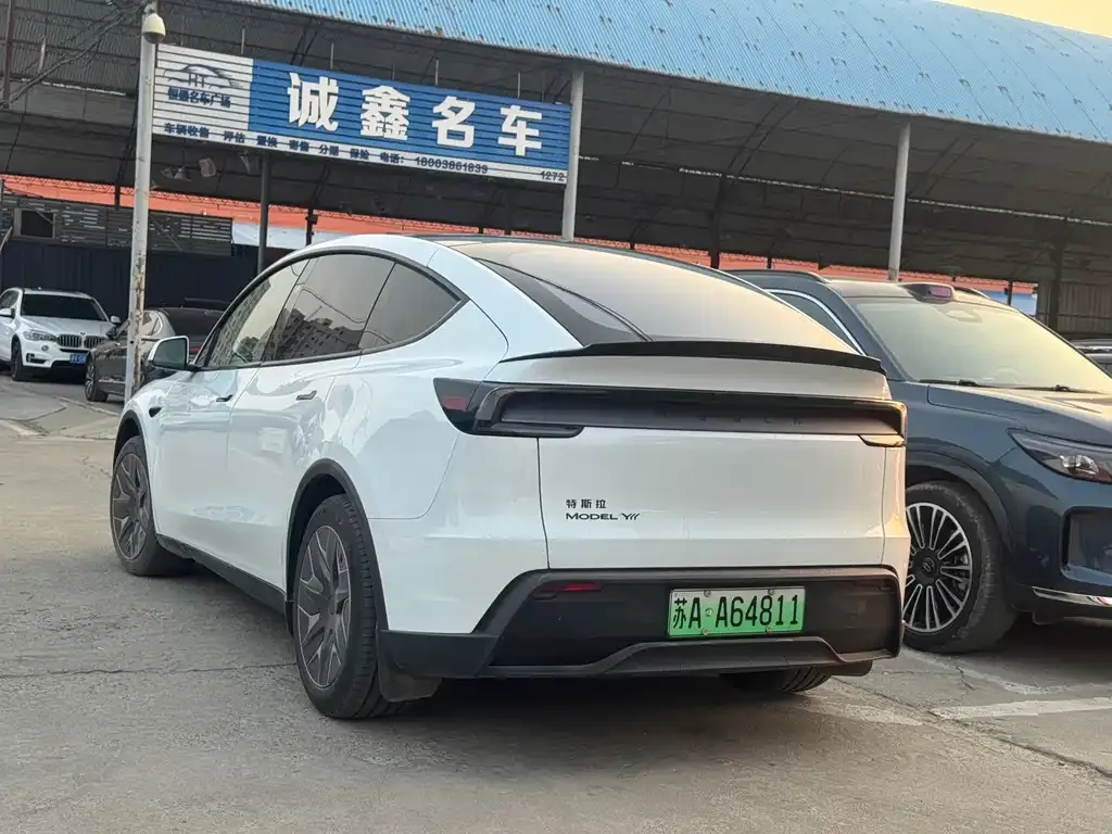 Tesla Model Y L — фото 3