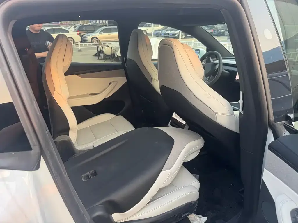 Tesla Model Y L — фото 4