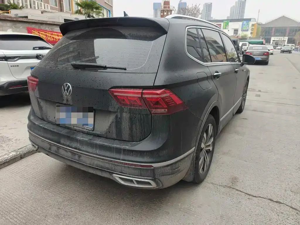 Volkswagen Tiguan L — фото 2