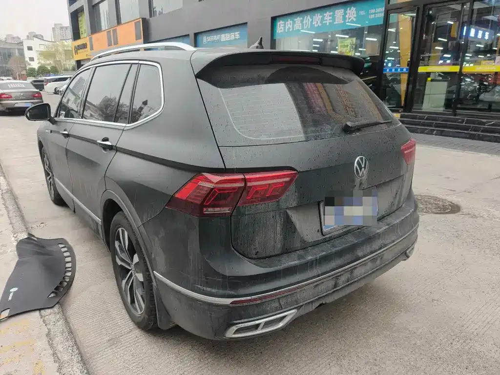 Volkswagen Tiguan L — фото 7