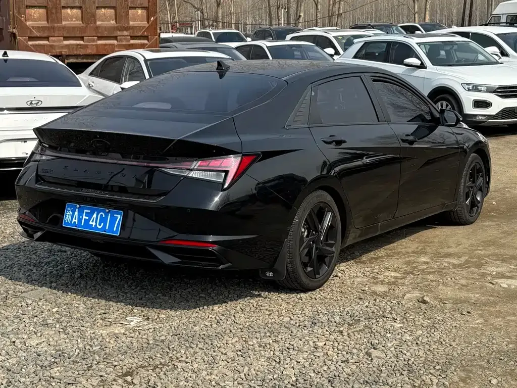 Hyundai Elantra — фото 5