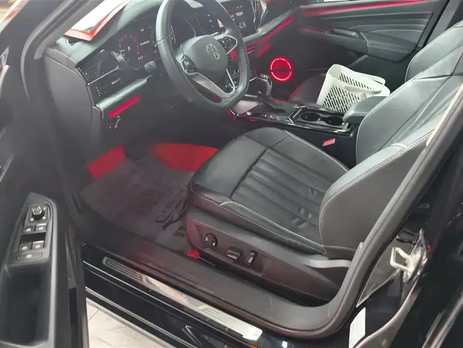 Volkswagen Passat 2023 из CN, фото 8