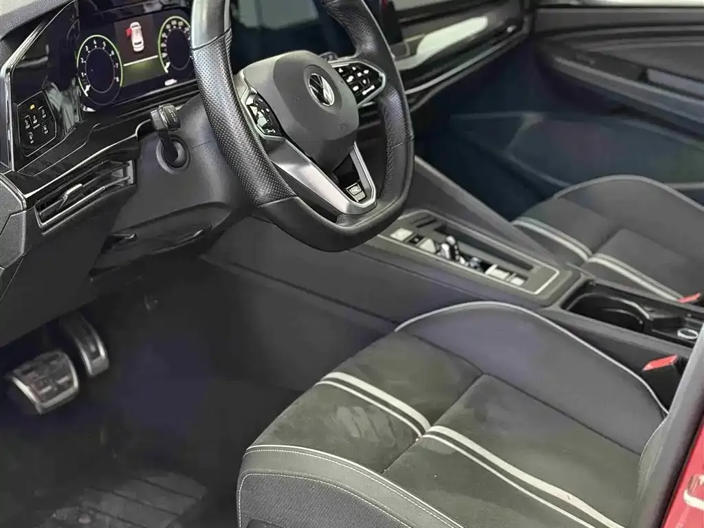 Volkswagen Golf 2021 из CN, фото 2