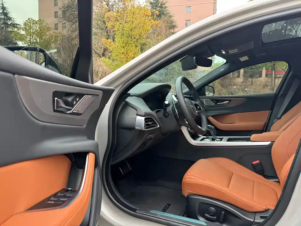 Jaguar XEL 2025 из CN, фото 5
