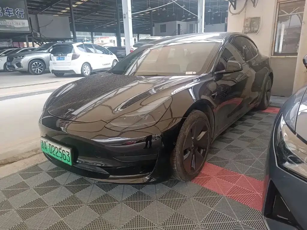Tesla Model 3 — фото 1