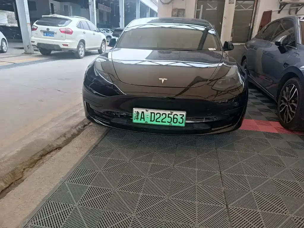 Tesla Model 3 — фото 6